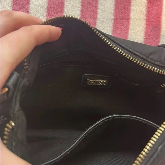 Guess Black Shoulder Bag - Picture 4 of 5